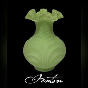 Vintage FENTON Ruffled Art Glass Vase, Glows in the Dark w/Black Light, Green